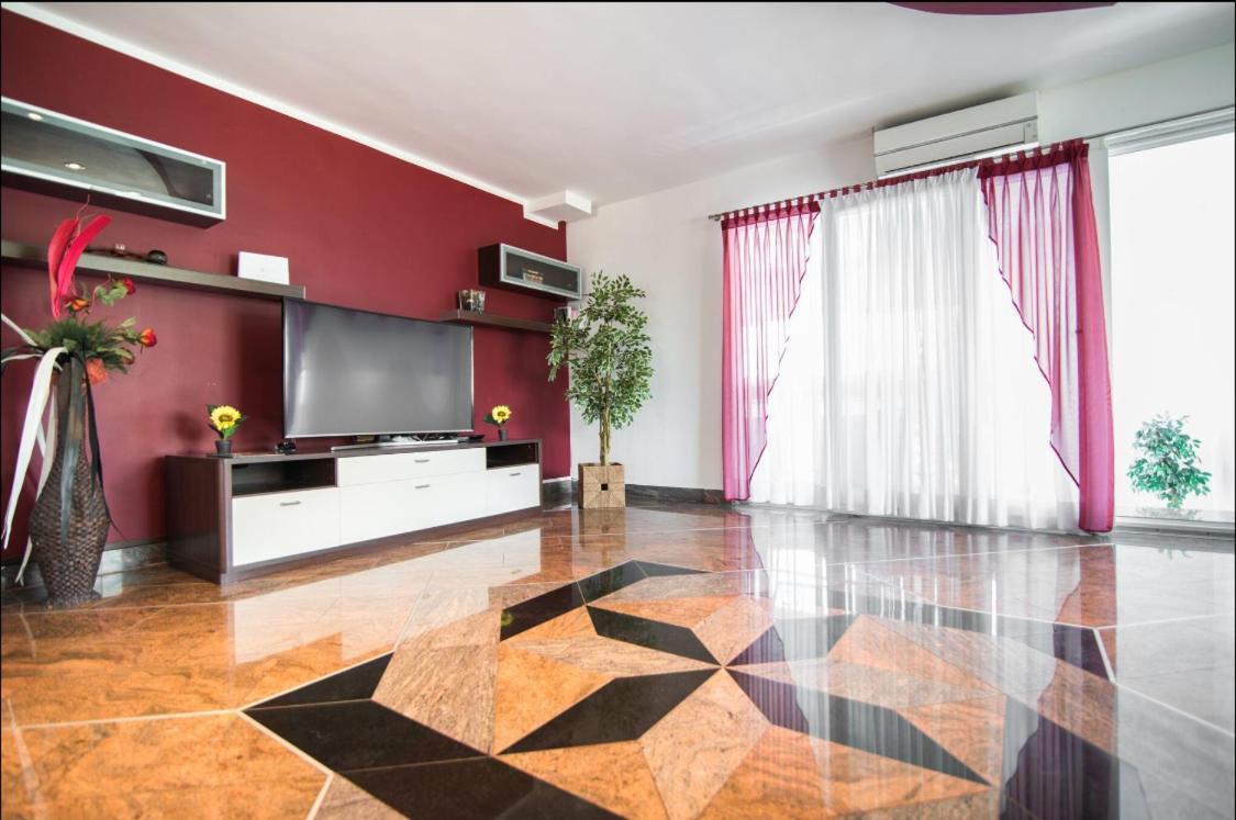 Villa Filip - Private Pool & Gym Pula Bagian luar foto